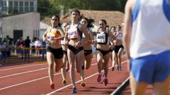 Luc�a Sicre, del R�a Ferrol, al frente del grupo en la prueba de 600 metros