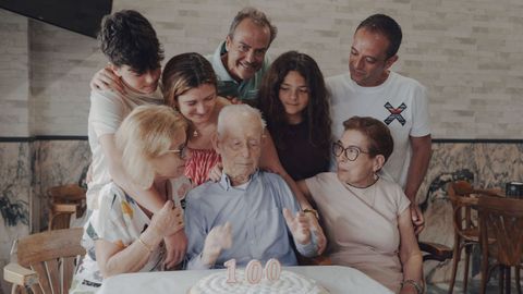Francisco Seoane celebr� sus 100 a�os acompa�ado de su familia y seres queridos en Ourense
