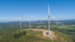 El parque e�lico de Mi��n, entre Tines, Salto y Bamiro (Vimianzo)  tiene seis molinos de seis megavatios cada uno, en su d�a los m�s potentes de Espa�a. Est� activo desde finales del a�o 2019.