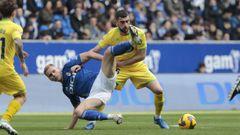 Alemao ante Pablo Vzquez durante el Oviedo-Deportivo