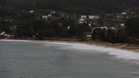 La playa de Area, en Viveiro, desapareci� bajo el mar, que lleg� a las dunas