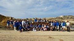 Imagen del grupo de voluntarios que participaron en la jornada ambiental