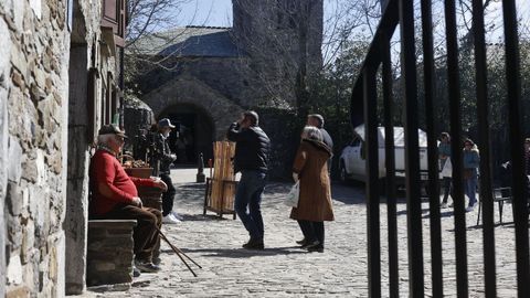 Animaci�n en O Cebreiro, con peregrinos y visitantes en la Semana Santa