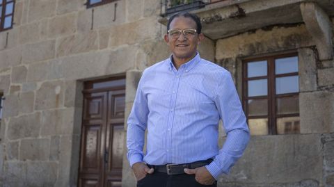 Ronald Rojas, pregonero de las Festas da Peregrina, hablar en su discurso del esfuerzo que el inmigrante debera hacer por ser parte de la comunidad. l no dio uno sino dos cursos de gallego, lengua que pondr en prctica en su intervencin este padre de familia quien, tras hacer una formacin del SEPE, encontr un empleo en la construccin.