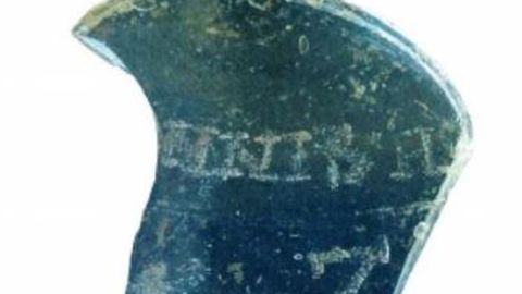 Un fragmento de la botella encontrada. / Journal of Glass Studies