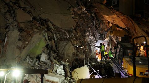 Labores de rescate en un edificio de Caracas