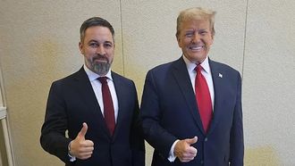 El l�der de Vox, Santiago Abascal, junto a Donald Trump, antes de que comenzara su segundo mandato, en febrero del 2024.