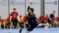 Diogo Freitas, en un lanzamiento durante el encuentro ante el Proin Sevilla.