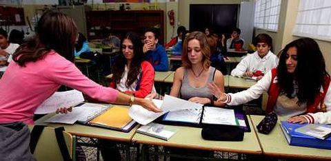Clase de Tecnolog�a que se imparte en ingl�s en el instituto Castro Alobre de Vilagarc�a, a cargo de la profesora Elena V�zquez.