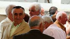 Legaspi durante una fiesta en A Pastoriza este mismo a�o e imagen de la casa en Crecente