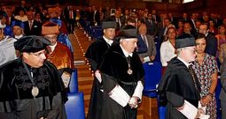 Salustiano Mato (Vigo), Juan Via�o (Santiago) y Jos� Luis Armesto (A Coru�a) inauguraron el curso en el campus vigu�s. 