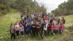Los estudiantes del Nuestra Se�ora del Carmen, de Fisterra, se echan al monte en el D�a Internacional del �rbol