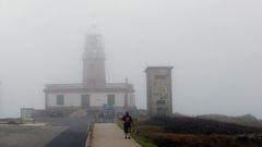 D�a de niebla, faro de Corrubedo