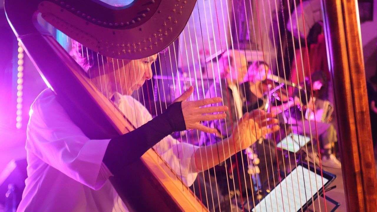 Carlos Núñez elevó el folk a los altares en la iglesia de San Francisco de Viveiro