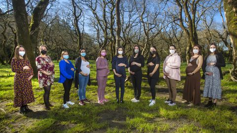 En el mes de abril posaron todas las embarazadas en la carballeira de Baio, entonces no pudieron acudir Alejandra y Vanessa, que s� se sumaron el pasado domingo a la foto con los beb�s