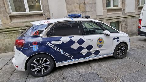 Un coche patrulla de la Polic�a Local de Pontevedra en una foto de archivo