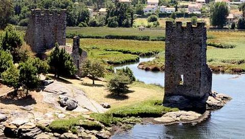 <span lang= es-es >Los or�genes</span>. Gracias a los escritos cristianos, los documentos �rabes y las sagas n�rdicas naci� la Romer�a Vikinga, una acertada mezcla de mitos y realidades que dio pie a una fiesta que ha dado fama internacional a Catoira y sus Torres de Oeste.  