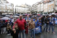Exjugadores como Fran Crujeiras o Nacho Su�rez, el entrenador e integrantes de la actual plantilla como Arco acudieron a la plaza. 