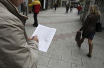 Recogida de firmas en Alfredo Vicenti para pedir m�s presencia policial contra el vandalismo. 