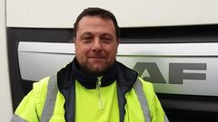 Javier Crespo, un camionero gallego, con 32 a�os de experiencia en el sector,