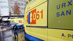 Ambulancias en el exterior del Hospital Provincial de Pontevedra, uno de los dos centros del Chop