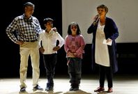 Durante el festival de fin de curso, los ni�os entregaron los 6.000 recaudados para el pozo.