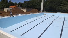 Las obras de la piscina de O Couto, ayer.