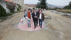 Fernndez ores y Miguel Carballeda, acompaados por el concejal de Urbanismo., Xaqun Moreda,  en los terrenos que se estn urbanizando en el entorno de la ONCE