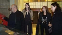 Marisa Berenson (segunda por la derecha) saliendo del hotel NH Finisterre camino e la fiesta de inauguraci�n de la exposici�n de Steven Meisel en la Fundaci�n MOP de A Coru�a