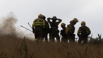 Imagen de archivo de brigadistas trabajando en un incendio ocurrido en Berganti�os.