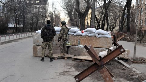 Punto de bloqueo ucraniano en una calle de Kiev .