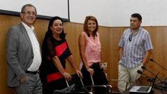 Las ponentes de ayer, entre el alcalde y el jefe de la Polic�a Local.