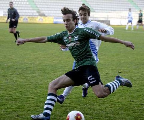 El juvenil Carlos L�pez marc� uno de los goles del Racing.