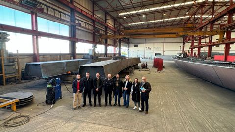 El alcalde de Siero, �ngel Garcia, visita el taller de Burgos d�nde se fabrica la pasarela met�lica que forma parte del proyecto de las obras de conexi�n peatonal y ciclista entre Lugones y La Fresneda.
