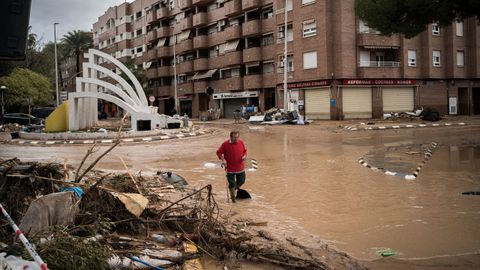 Las calles de Paiporta el primer lunes tras el paso de la dana