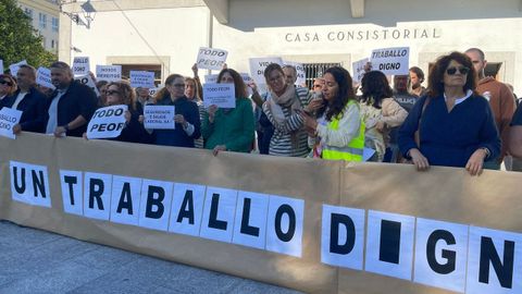 La protesta se celebr minutos antes de las once, cuando comenzaba el pleno. 