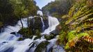 La cascada de Entrecruces, en Carballo, esplendorosa tras los das de lluvia