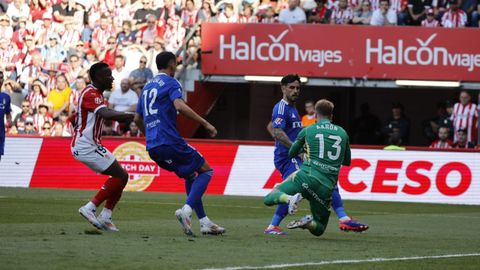 Derbi asturiano entre el Real Sporting de Gijon y el Real Oviedo en El Molin�n