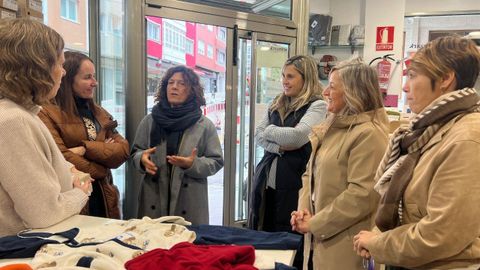 Representantes del Concello y la Deputación visitaron varios comercios de Vimianzo