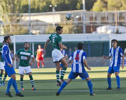 El Coruxo no pudo pasar del empate sin goles en su visita al Izarra navarro. 