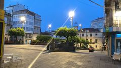 Nueva iluminaci�n en la praza Maior de O Carballi�o