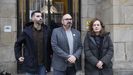 Los tres diputados del BNG esta ma�ana delante de San Marcos. Daniel Garc�a, Efr�n Castro (vicepresidente provincial) e Iria Castro no participaron en la comisi�n de gobierno de la Diputaci�n al estar Tom� presidi�ndola