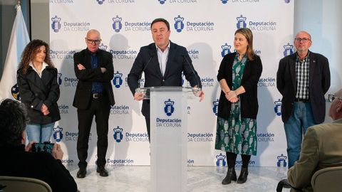 La concejala Susana Gonzlez, de Ordes; el vicepresidente de la Diputacin, Xos Regueira; el presidente del organismo provincial y alcalde de As Pontes, la diputada Ana Lamas; y el alcalde de Rianxo, Adolfo Muos.