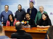 Fern�ndez, en el centro, es el nuevo responsable local. 