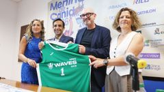 De izquierda a derecha: la delegada de la Xunta en Ferrol, Martina Aneiros; el alcalde de la ciudad, Jos� Manuel Rey Varela; el fundador de Las Meninas, Eduardo Hermida, y la diputada provincial de Emprego, Rosa Ana Garc�a.