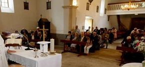 Imagen de archivo de la iglesia de Bazar donde se ve la puerta lateral que forzaron los ladrones.
