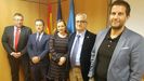 Desde la izquierda, el presidente de Concapa, Pedro Caballero; el consejero de Educacin, Genaro Alonso; Desire Fernndez; presidenta del AMPA Amor de Dios de Oviedo; el coordinador de Concapa Asturias, Isaac Morn; el director general de Personal Docente, Roberto Surez Malagn, en la sede de la consejera 