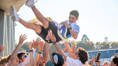 Iglesias fue manteado tras cosechar su gran triunfo en la Copa de Espaa.