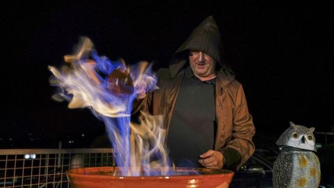 Todas las imágenes de la fiesta de fin de curso de Afiador.Martín Zufiaurre deleitó a los comensales con su queimada, previo conxuro