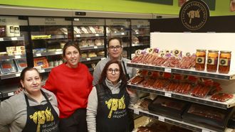 Sonia y algunas de las empleadas de Facenda Farruquio en Sarria